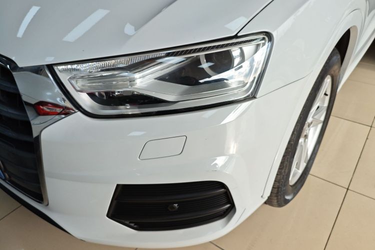 Audi Q3 2017 car image #13