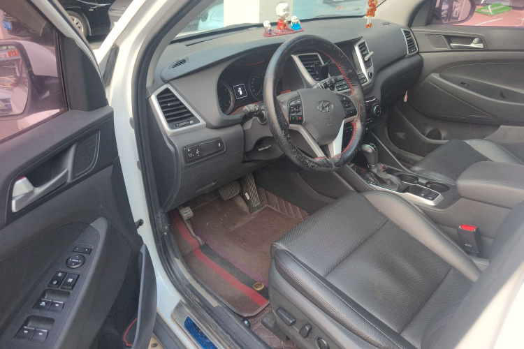 Hyundai Tucson 2018 car image #13