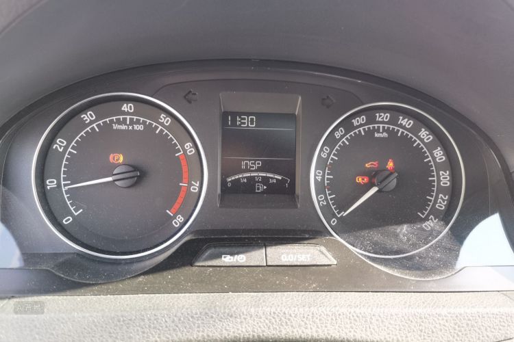 Skoda Rapid Spaceback 2014 car image #13