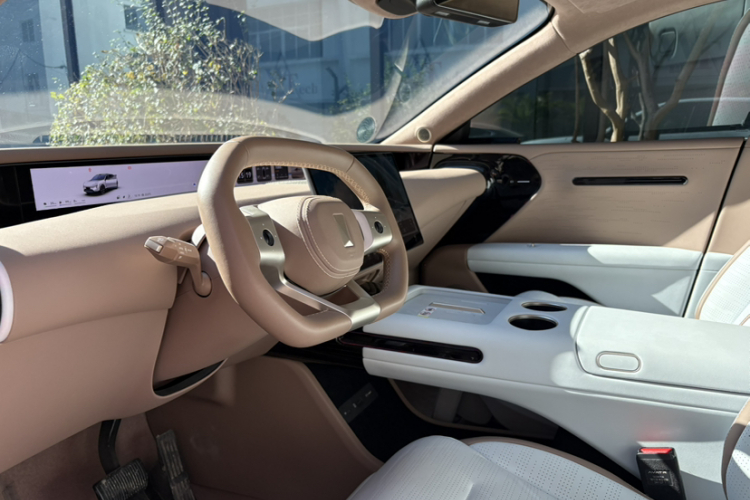 Avatr 07 2025 car image #13