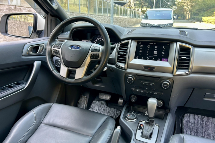 Ford Everest 2017 صورة سيارة #13