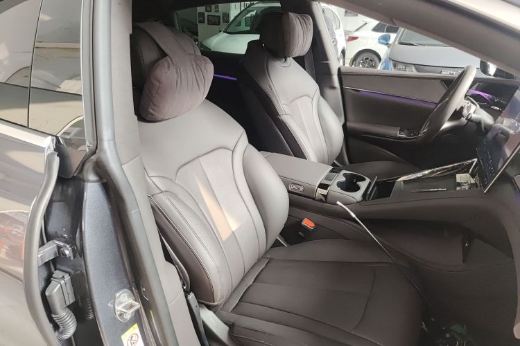 Denza Z9 2024 #13 Denza Z9 2024 car image #13