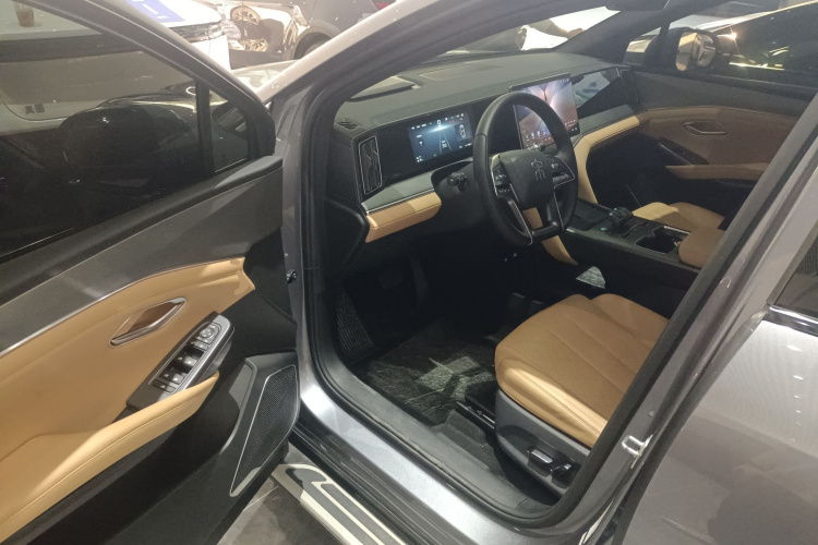 BYD SongL DM-i 2024 #13 BYD SongL DM-i 2024 car image #13