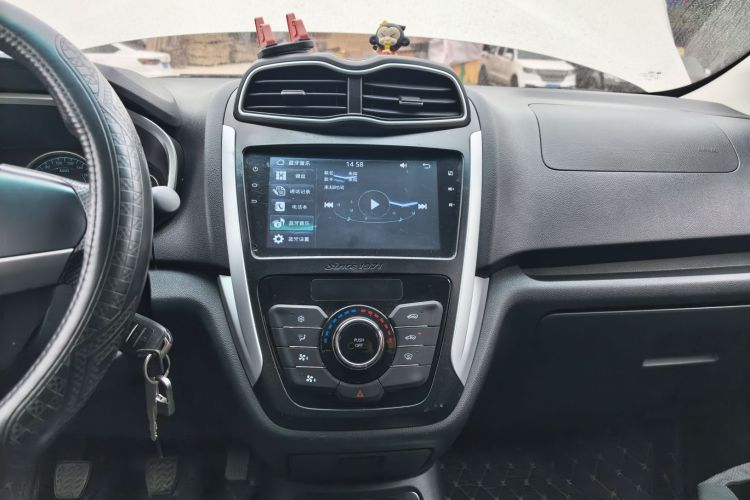 SWM X3 2021 صورة سيارة #13