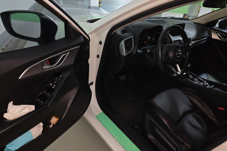 Mazda 3 Axela 2017 car image #13