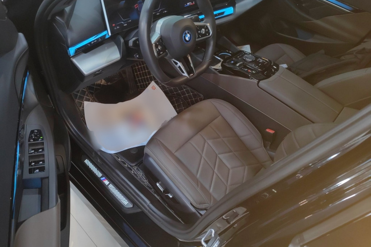 BMW i5 2024 car image #13