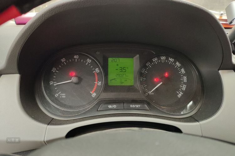 Skoda Fabia 2016 immagine di auto #13