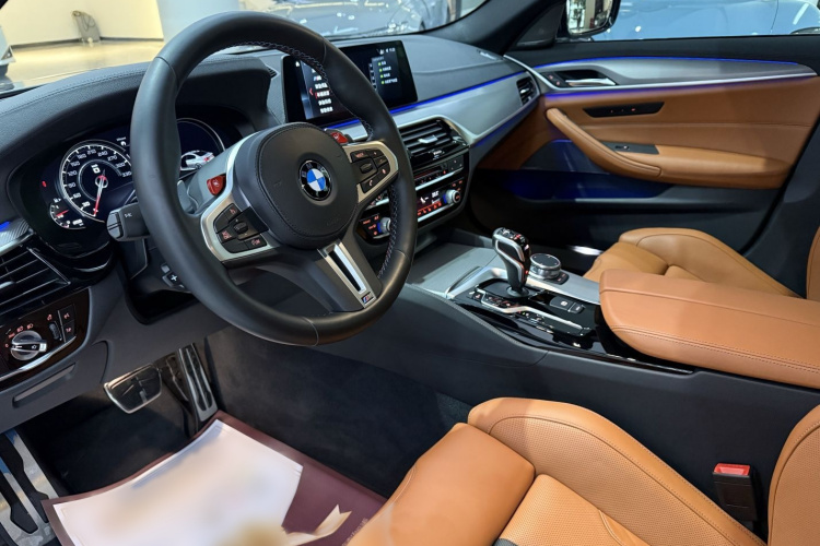 BMW M5 2018 car image #13