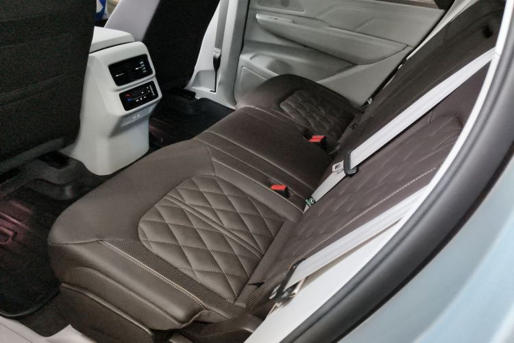 Volkswagen Tavendor 2023 car image #13