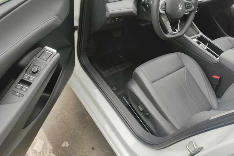 Volkswagen 2025 car image #13