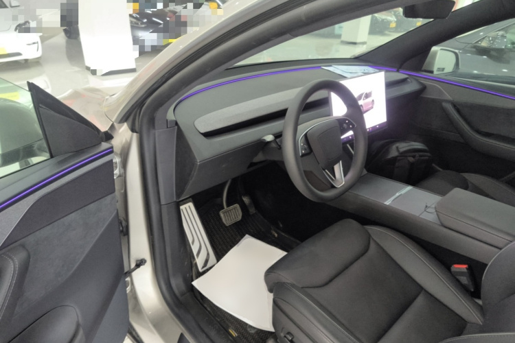 特斯拉 Model Y L 2025 汽车图片 #13