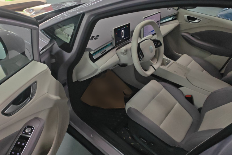 MG 2025 car image #13