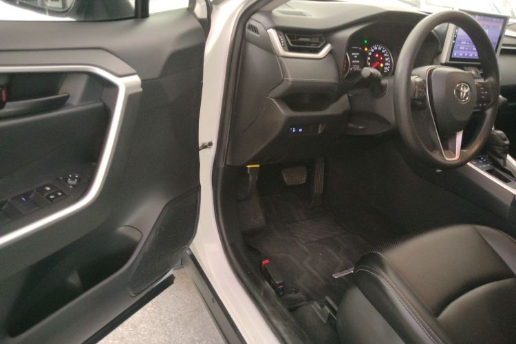 Toyota RAV4 2021 car image #13