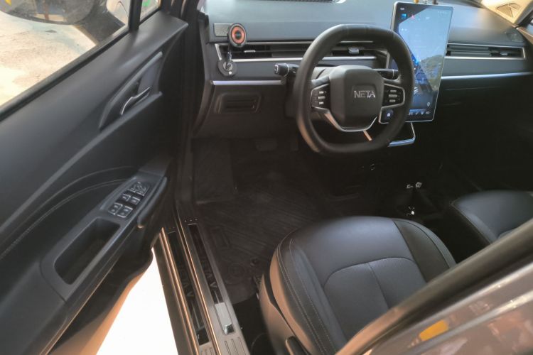 哪吒汽车 哪吒V 2021 汽车图片 #13