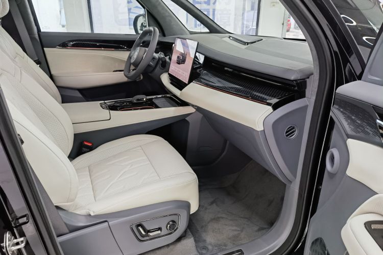 极氪 极氪009 汽车图片 #13