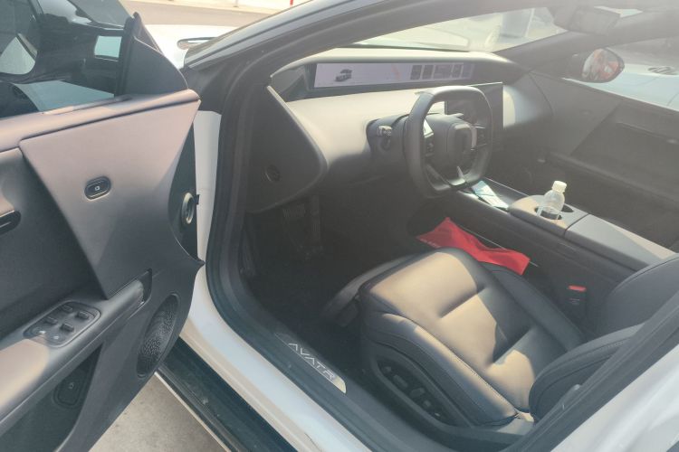 Avatr 06 2025 car image #13