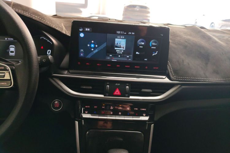 Kia K3 2020 car image #13