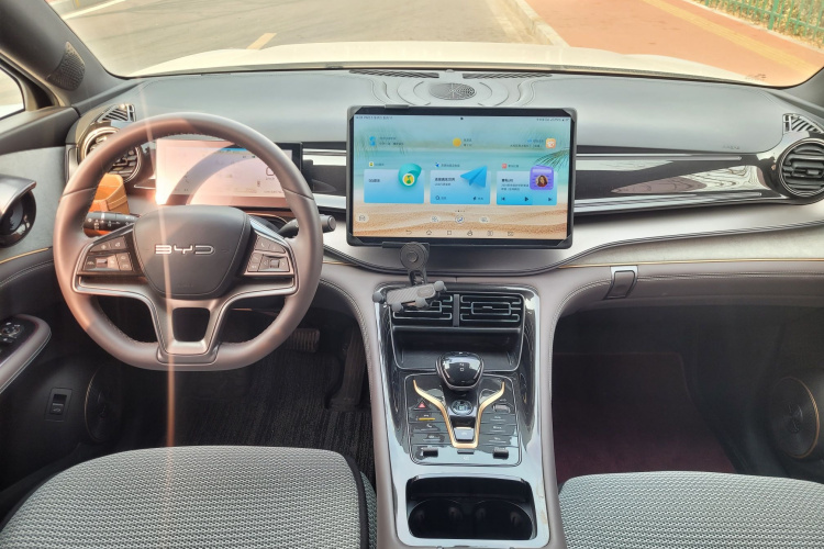 BYD Frigate 07 2024 #13 BYD Frigate 07 2024 car image #13