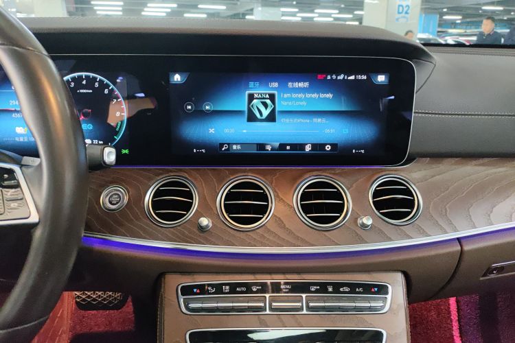 Mercedes-Benz E Class New Energy 2023 car image #13