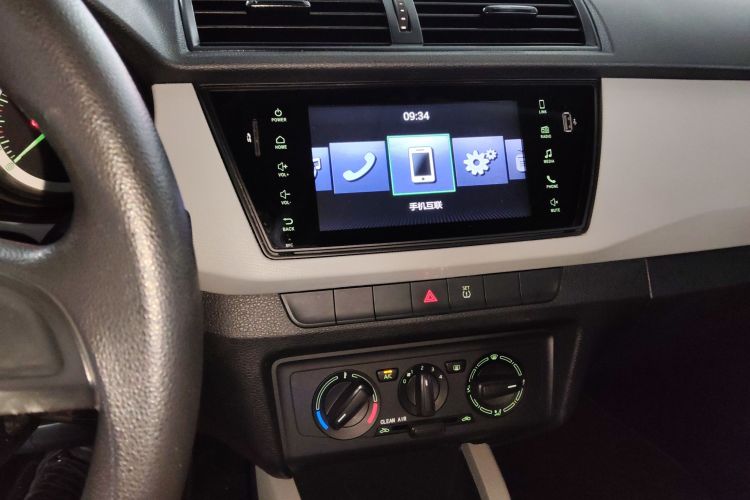 Skoda Fabia 2016 immagine di auto #13