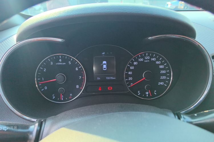 Kia K3 2016 car image #13