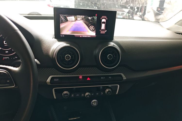 Audi Q2L e-tron 2020 car image #13