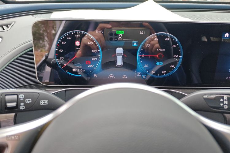 Mercedes-Benz EQC Class 2020 car image #13