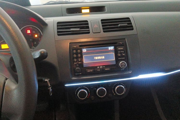 Suzuki Swift 2015 car image #13