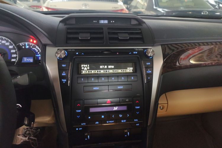 Toyota Camry 2015 صورة سيارة #13