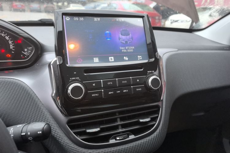 Peugeot 2008 2014 car image #13