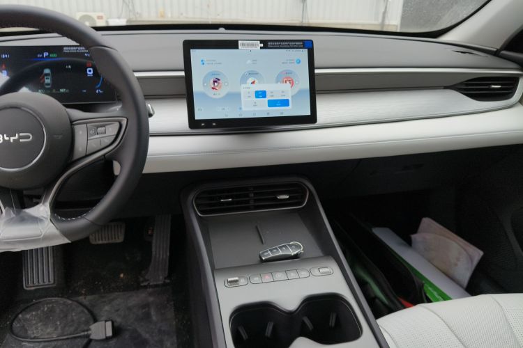 BYD Seal 05 DM-i 2025 immagine di auto #13