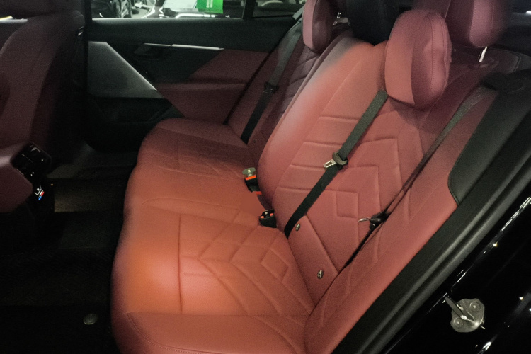 BMW i5 2024 immagine di auto #13