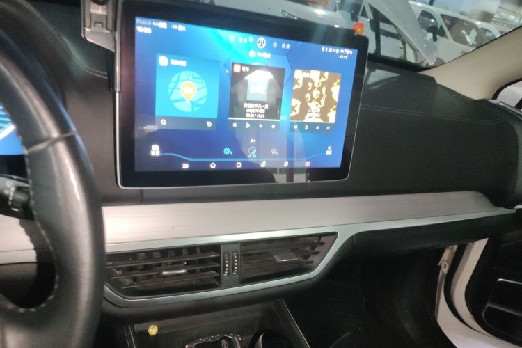 BYD Tang 2018 immagine di auto #13