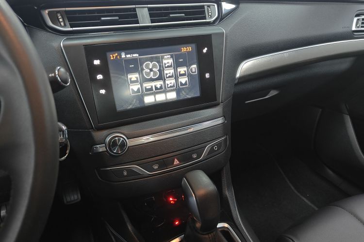Peugeot 408 2015 #13 Peugeot 408 2015 car image #13
