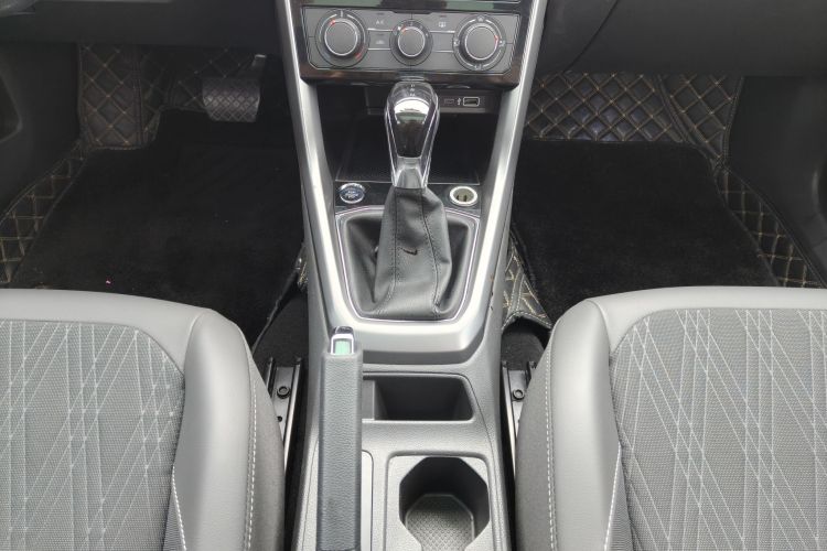 Volkswagen T-Cross 2022 car image #13