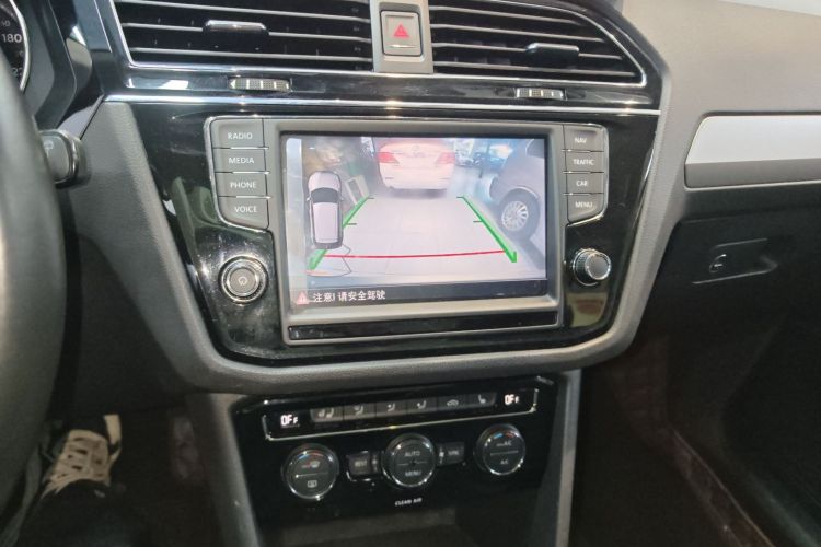 Volkswagen Tiguan L 2018 car image #13