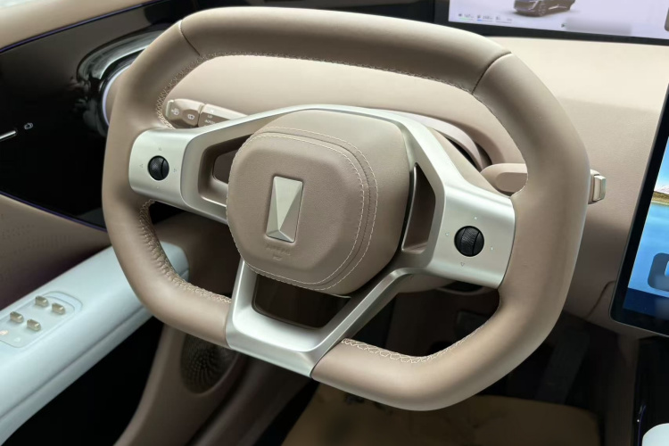 Avatr 07 2024 car image #13