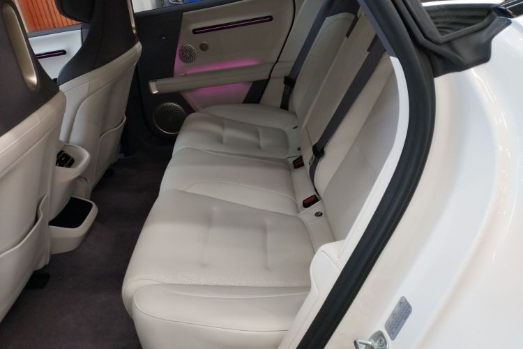 Avatr 06 2025 car image #13