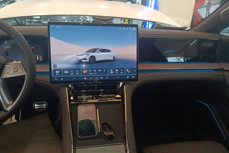 Denza Z9 2024 #13 Denza Z9 2024 car image #13