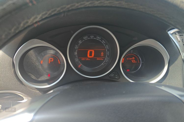 Citroen C4L 2013 immagine di auto #13