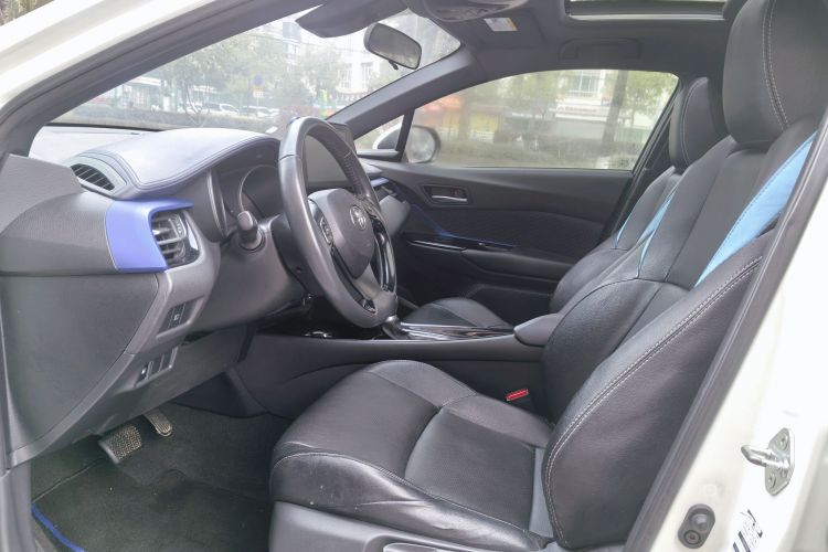 Toyota C-HR 2019 car image #13