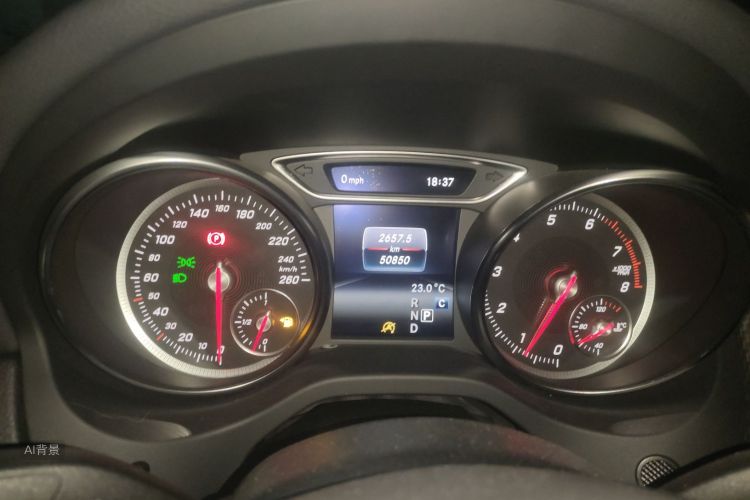 Mercedes-Benz GLA Class 2017 immagine di auto #13