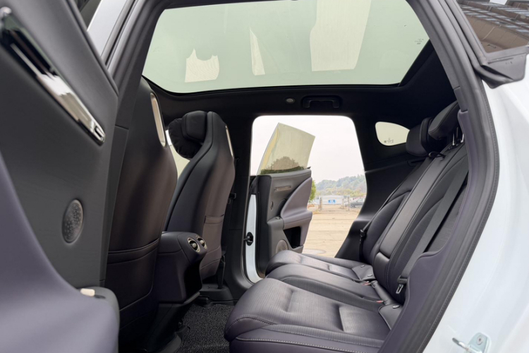 Avatr 07 2025 immagine di auto #13