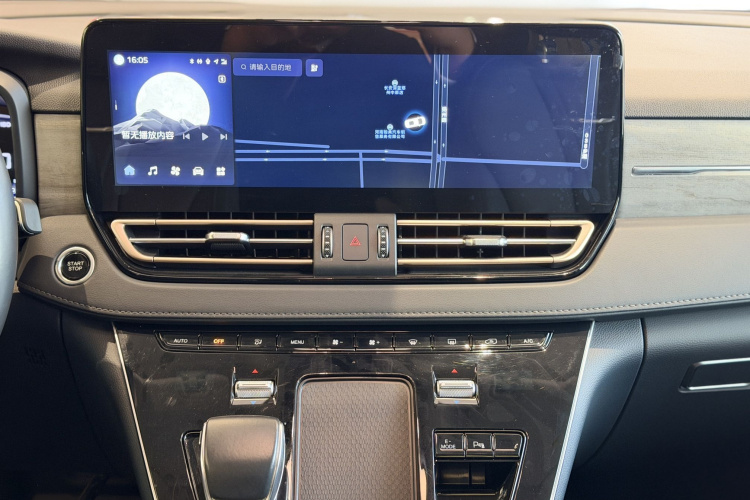 HongQi HQ9 PHEV 2024 car image #13