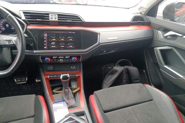 Audi Q3 2021 صورة سيارة #13