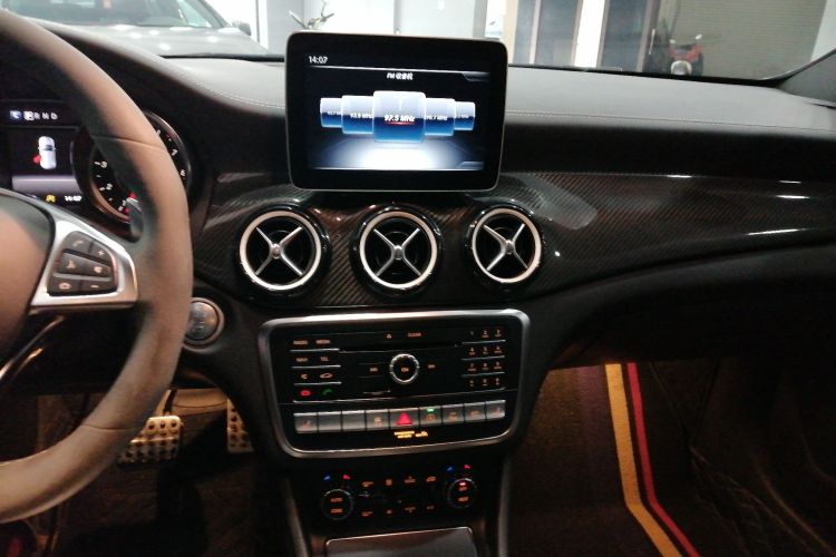 Mercedes-Benz GLA AMG 2018 car image #13