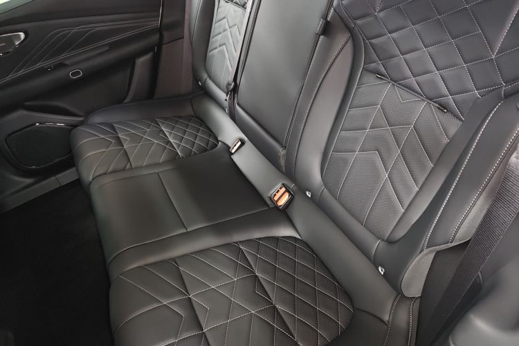 Lynk & Co 10 EM-P 2025 car image #13