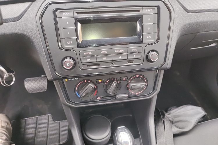 Jetta Jetta 2019 car image #13