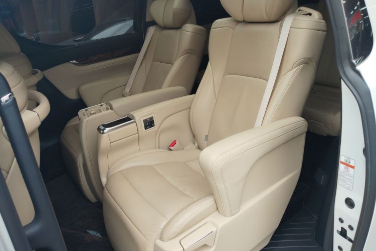 Toyota Alphard 2021 car image #13