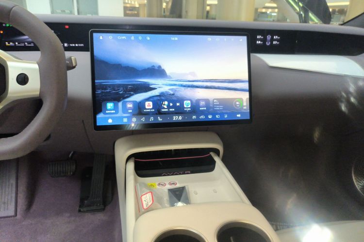 Avatr 06 2025 car image #13